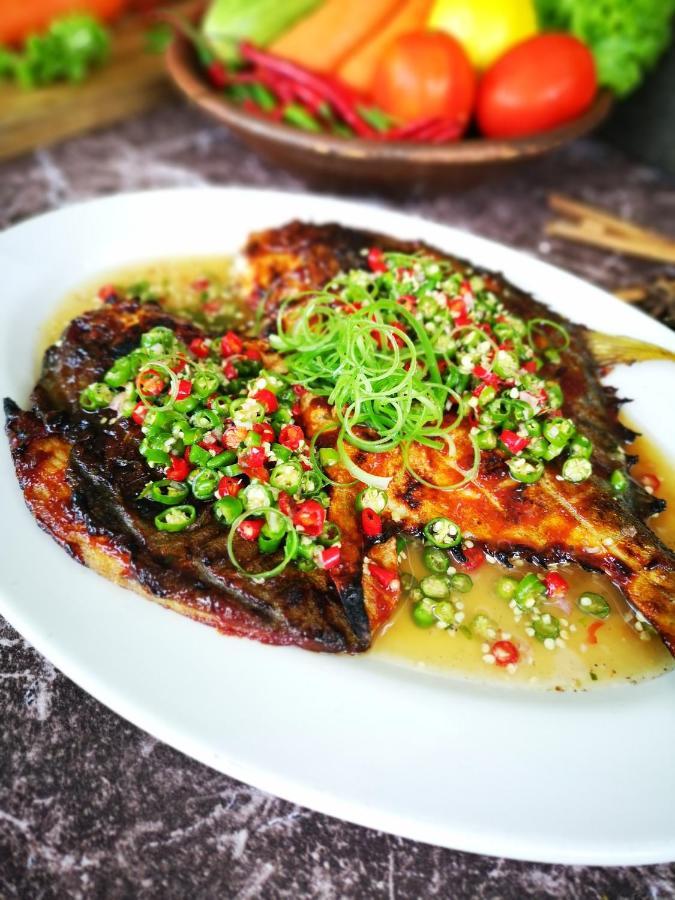 호텔 맥시밀리언 탄중 발라이 카리문 외부 사진