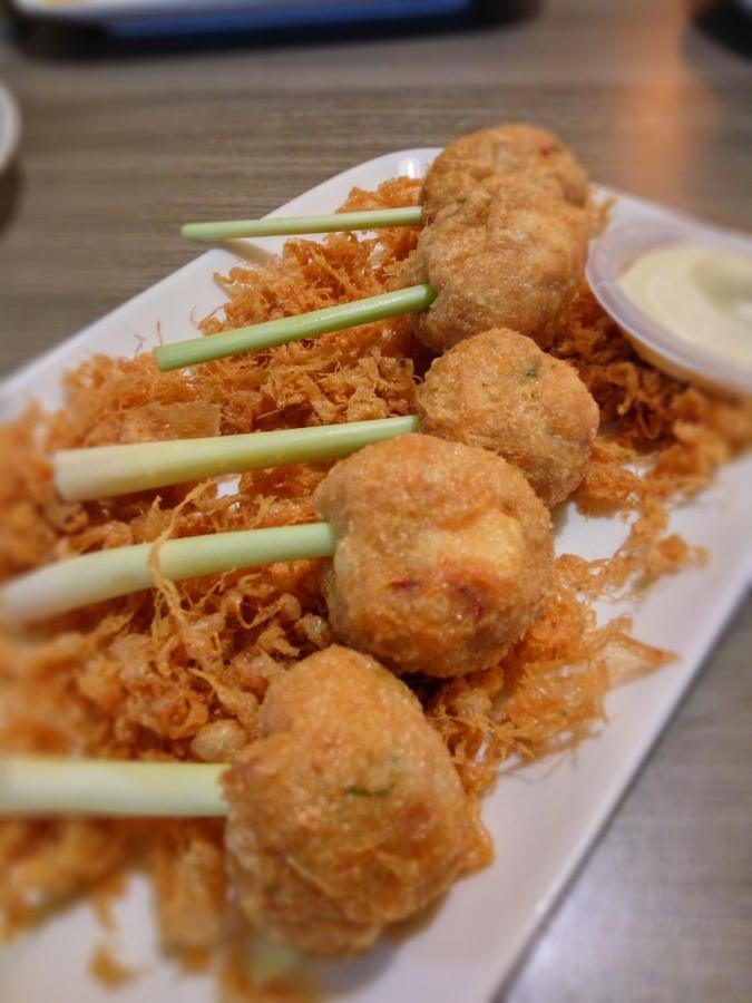 호텔 맥시밀리언 탄중 발라이 카리문 외부 사진